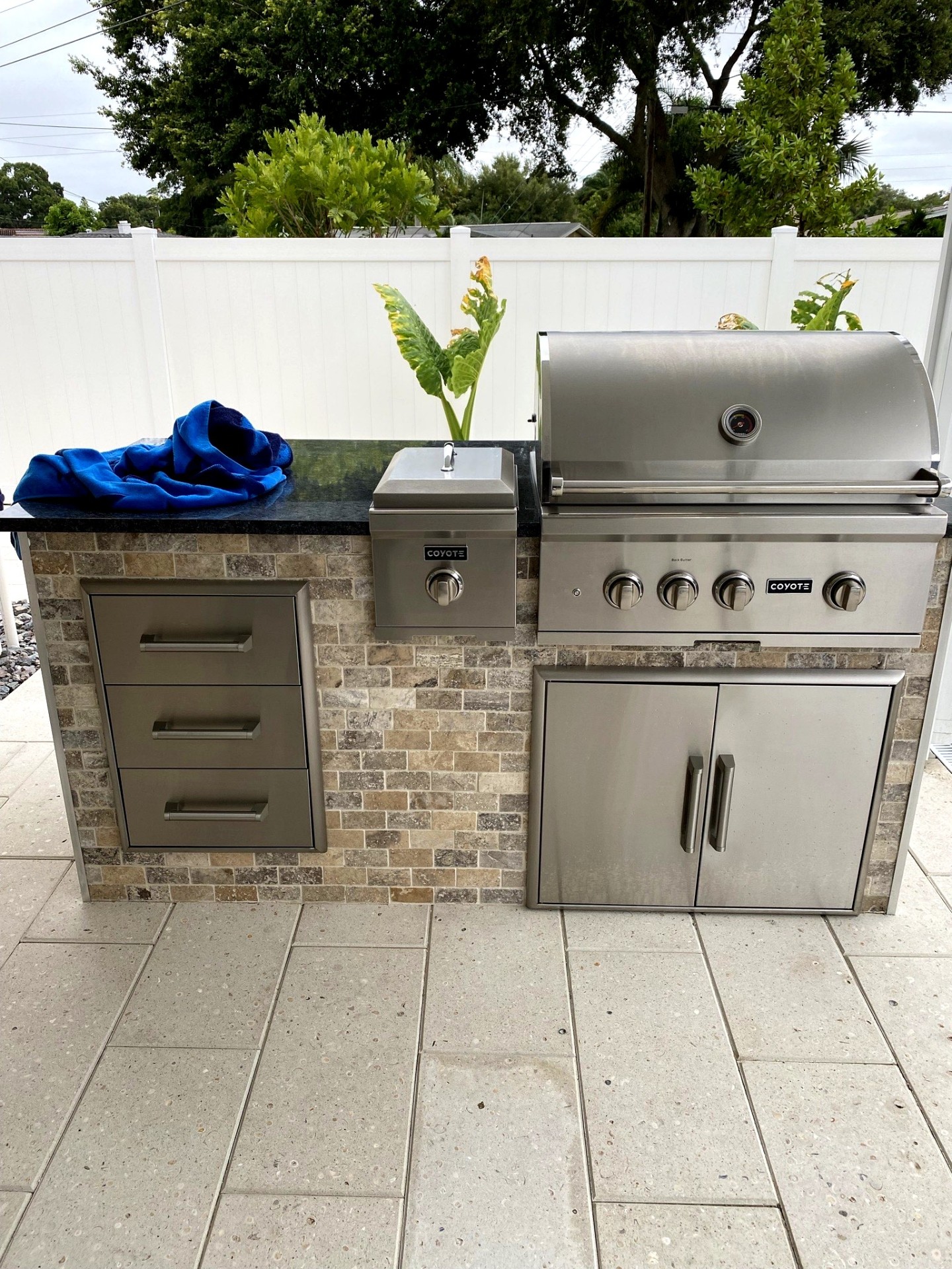 Coyote outdoor kitchen with stainless grill and stone facade — Tampa Bay, FL
